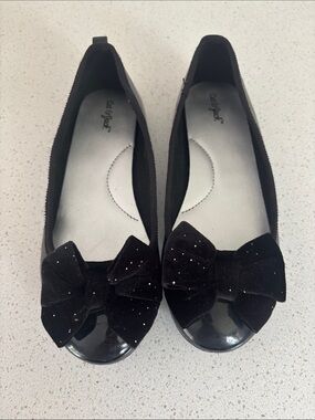 Girls black bow flats